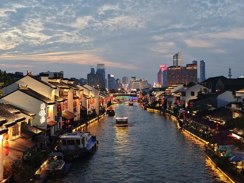 运河入夜，拍摄于无锡