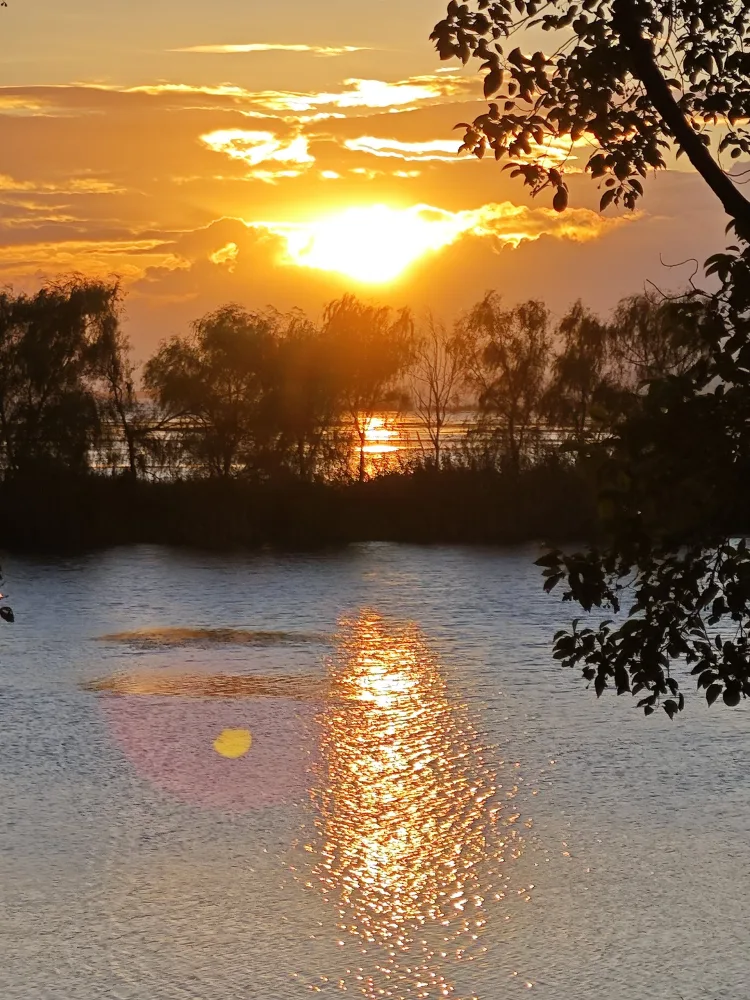 水上夕阳，拍摄于苏州