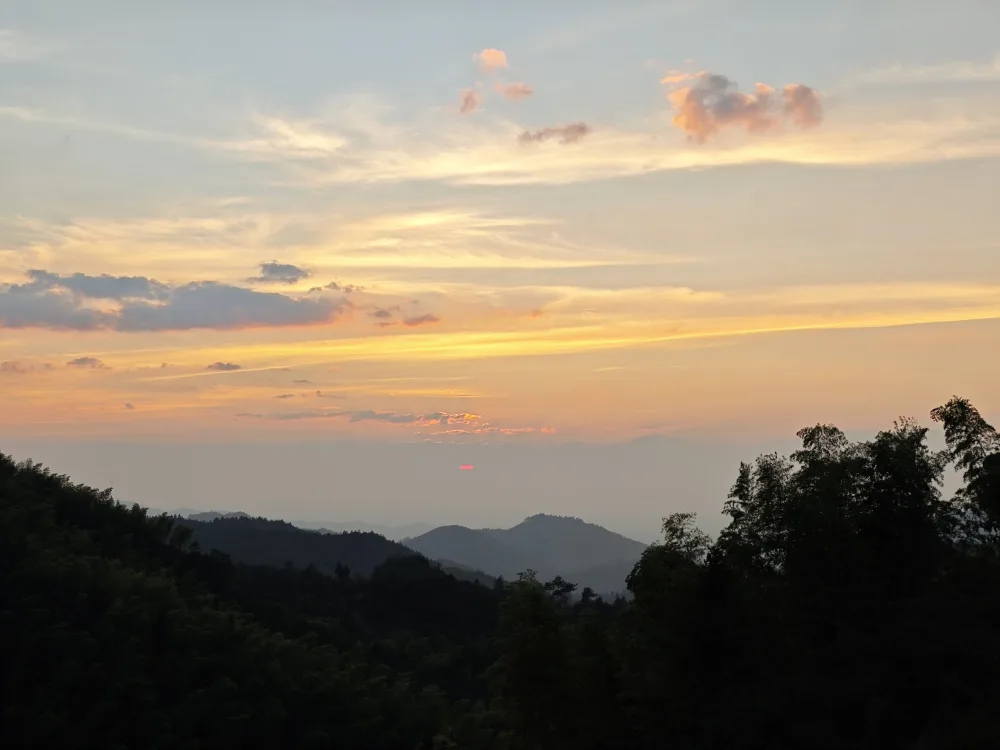 远山暮云，拍摄于衡阳